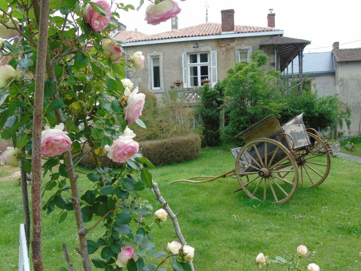 Eco Logis De Chantegrolle Champagne-Mouton Екстер'єр фото