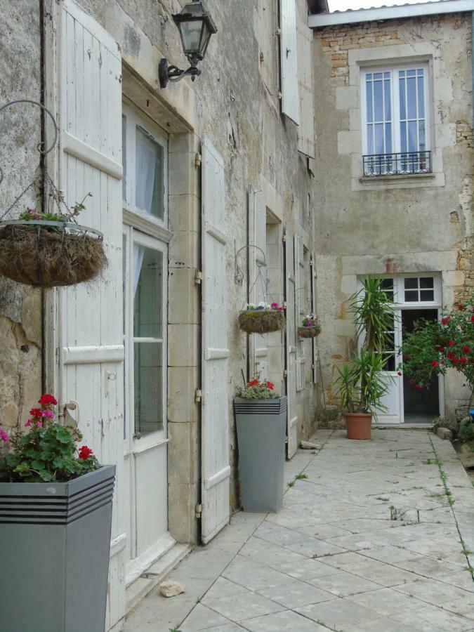 Eco Logis De Chantegrolle Champagne-Mouton Екстер'єр фото